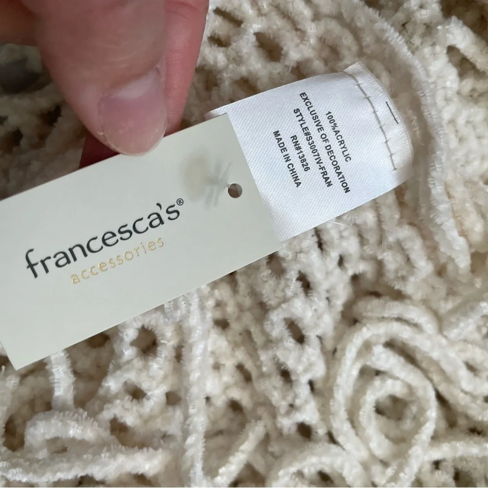 NWT Francesca’s Ivory Super Soft Crochet Fringe Scarf